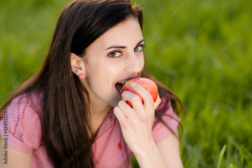 Frau mit Apfel
Frau mit Apfel