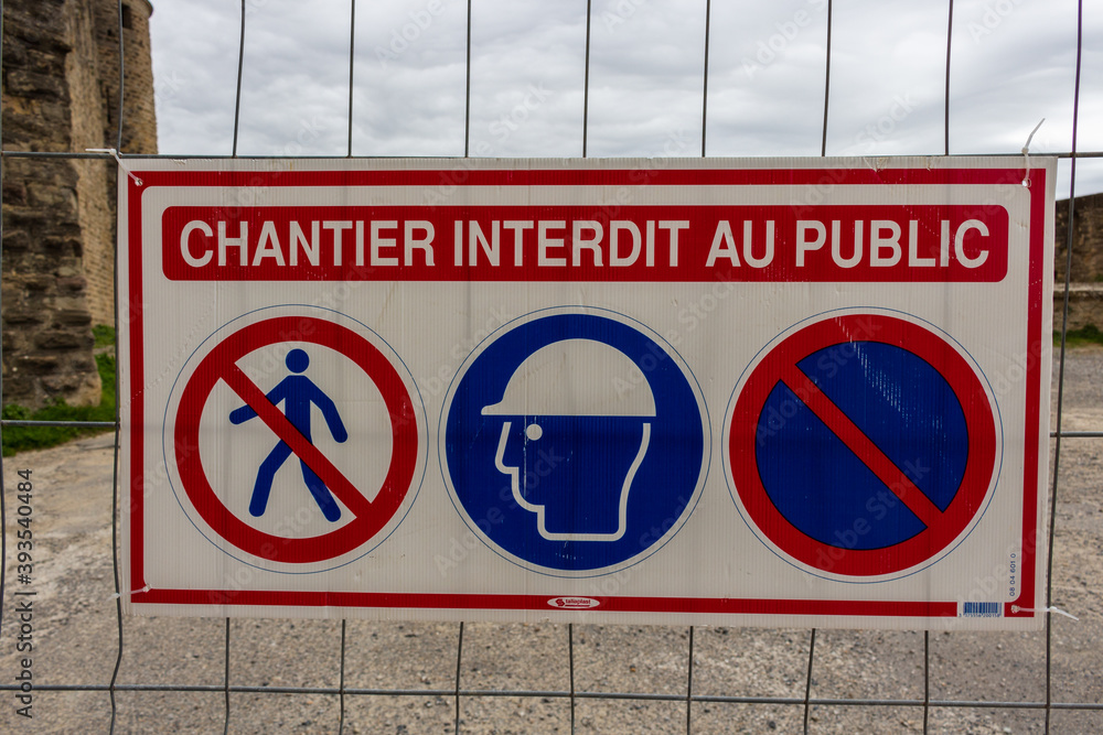 Obraz premium Public Access Not Permitted pannel - mandatory construction helmet, Carcassonne, France.