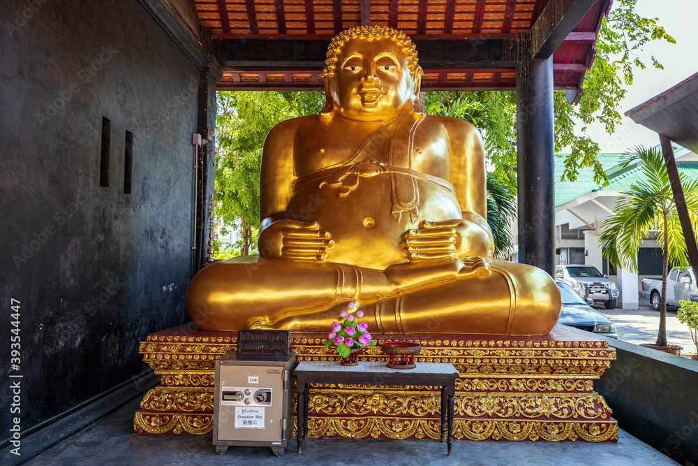 Obraz premium Wat Chedi Luang Buddhist temple in Chiang Mai, Thailand