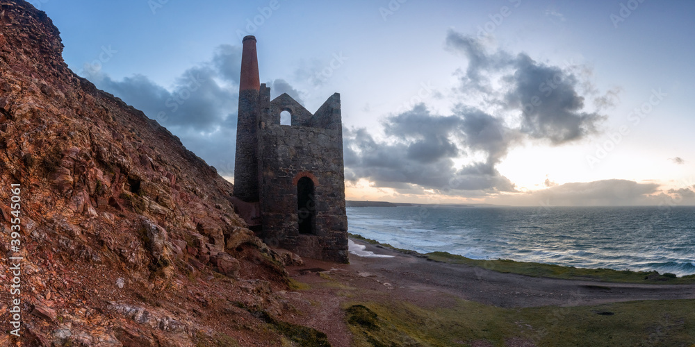 Towanroath engine house near wheal coates Cornwall England uk Towanroath engine house near wheal coates Cornwall England uk
