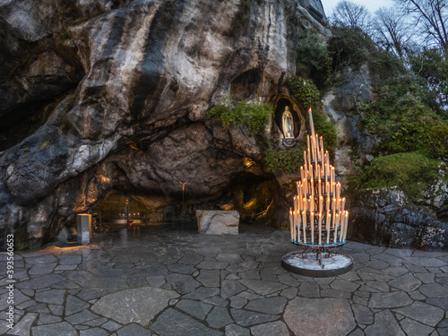 Photo The Grotto of Massabielle is the place where the Virgin appeared to Bernadette Soubirous, a 14-year-old girl, from Lourdes, France, in 1858