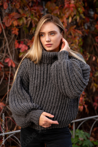 enjoy, youth, perfect, hand, green, wellness, landscape, cheerful, knitting, happiness, gorgeous, sunny, october, coat, girl, day, tree, environment, garden, red, fashion, face, outdoor, lifestyle, po