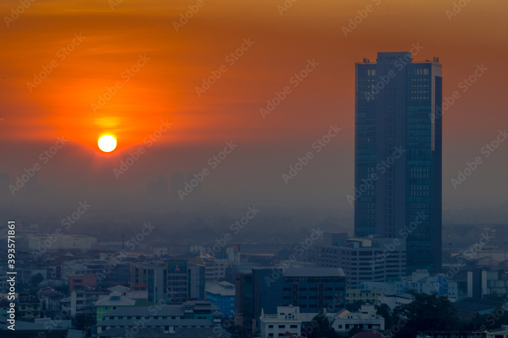 Fototapeta premium Panorama view of panoramic city views, overlooking a wide range of high-rise buildings, blurred breezes, residential distribution (condominiums, offices, expressways)