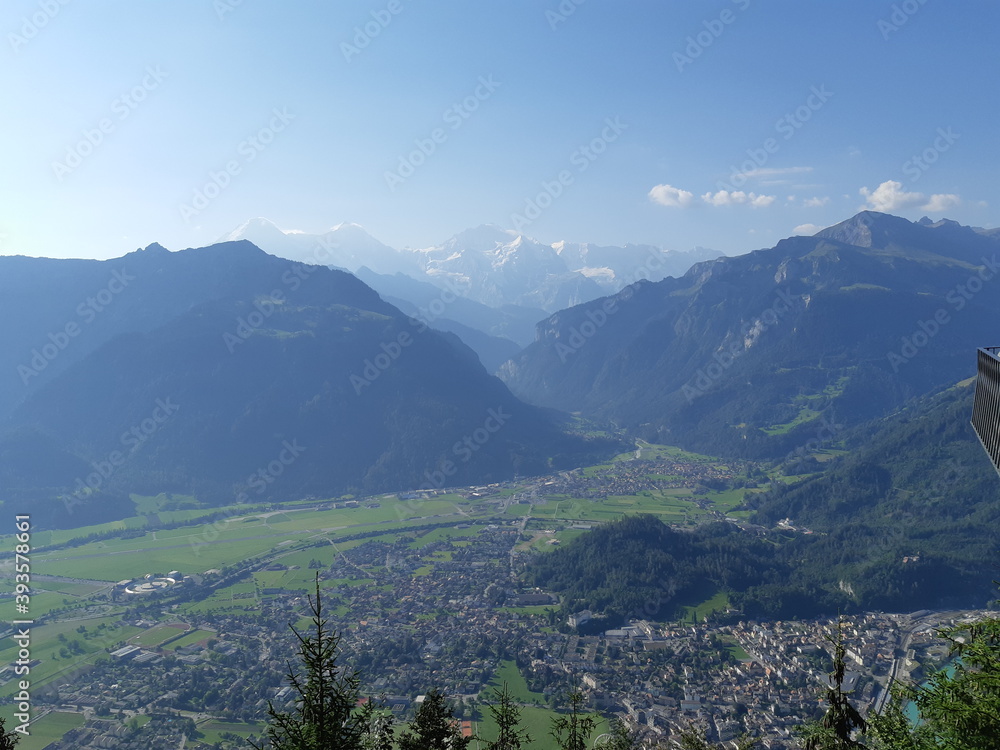 Aussicht von der Harder Kulm auf Eiger, Mönch und Jungfrau 1, Interlaken, Schweiz