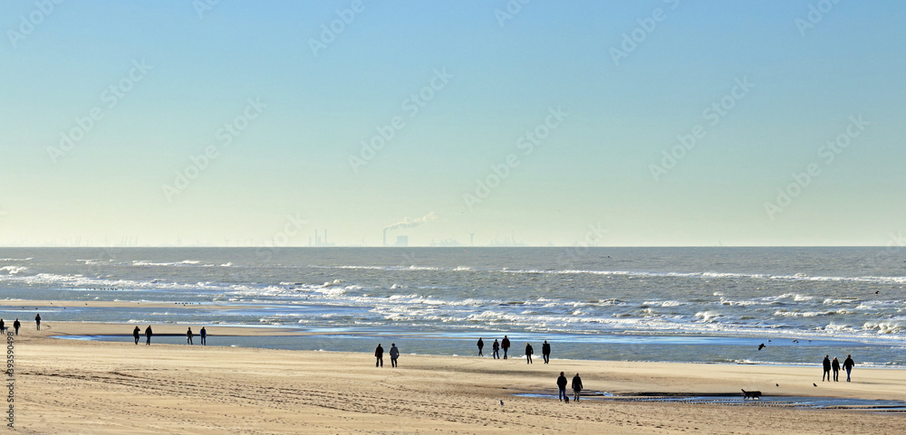 Social distance on the beach: people having a walk during the Covid lock-down in autumn 2020; Noordwijk, the Netherlands Social distance on the beach: people having a walk during the Covid lock-down in autumn 2020; Noordwijk, the Netherlands