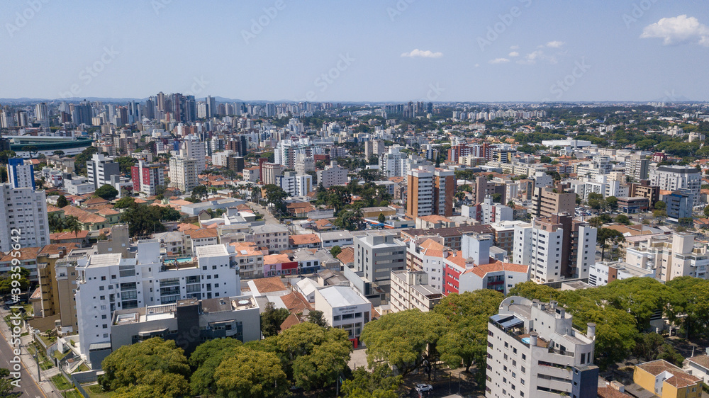 Obraz premium Drone image taken which shows a panoramic view of the Alto da XV neighborhood in Curitiba, capital of the state of Paraná, Brazil, with its buildings and trees