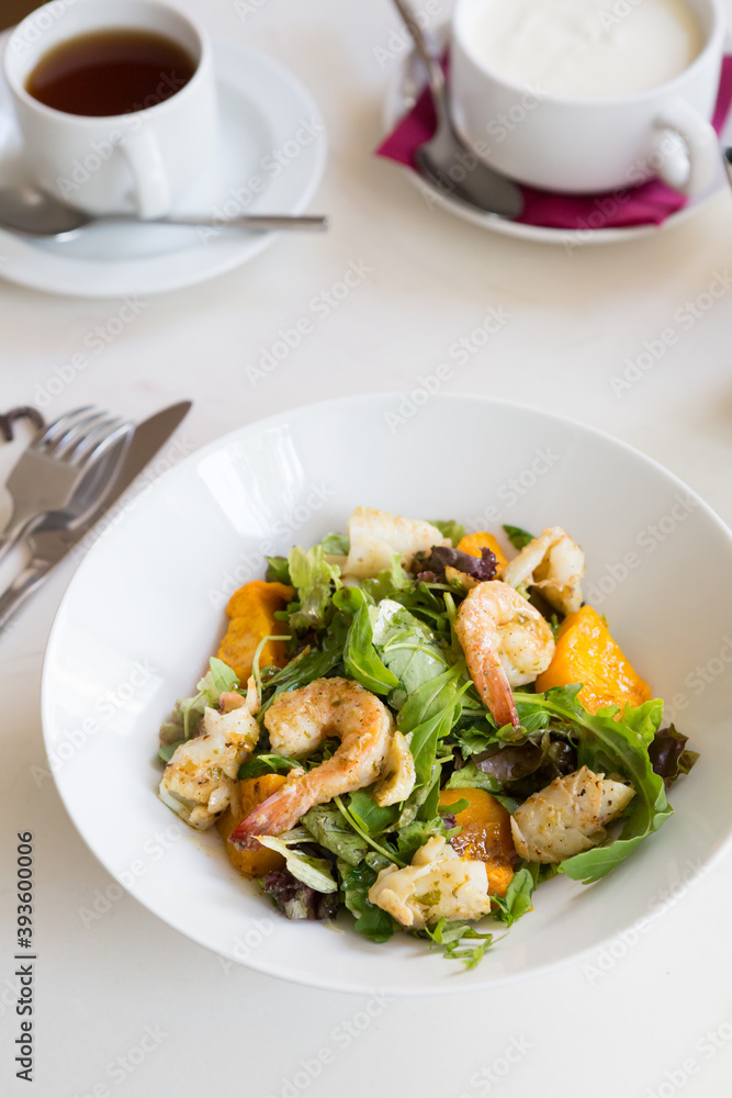 Green salad with shrimps and pumpkin Green salad with shrimps and pumpkin