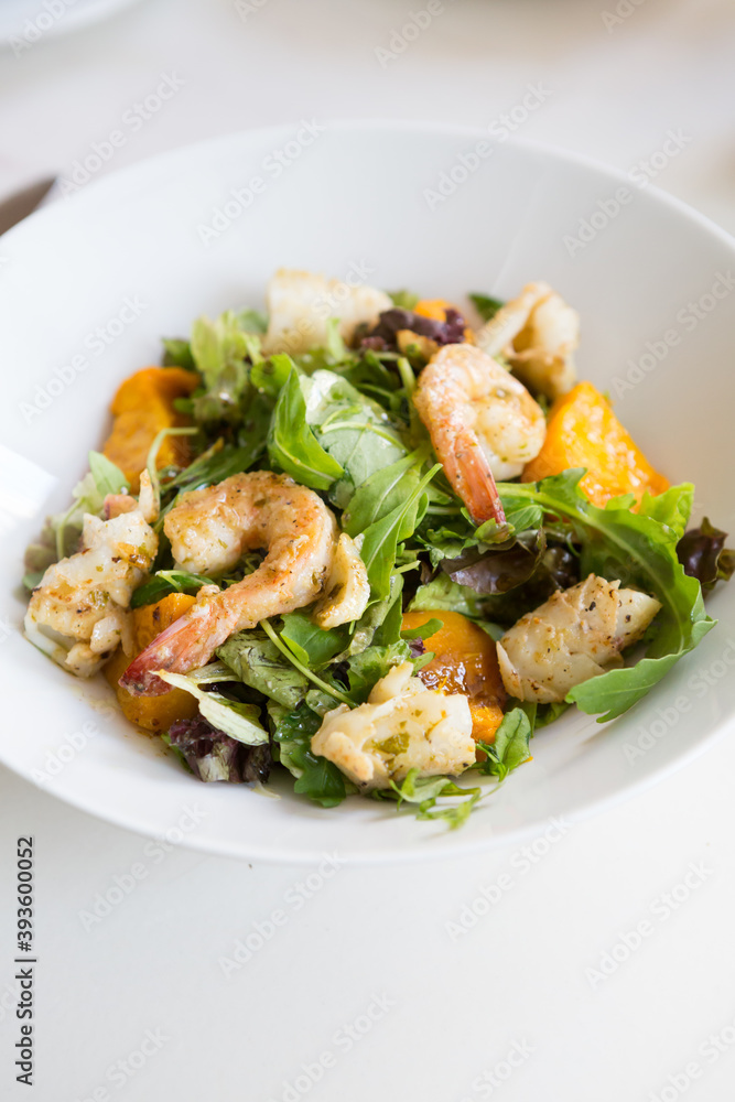 Green salad with shrimps and pumpkin Green salad with shrimps and pumpkin