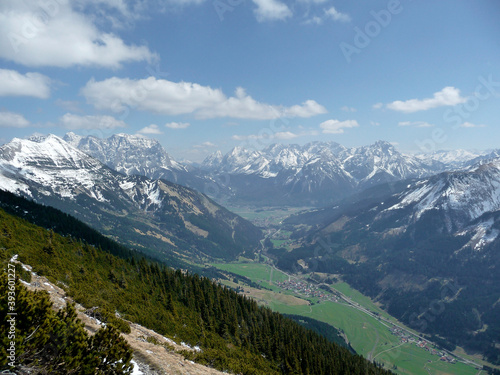 Hiking tour Kohlbergspitze mountain in Tyrol, Austria © BirgitKorber