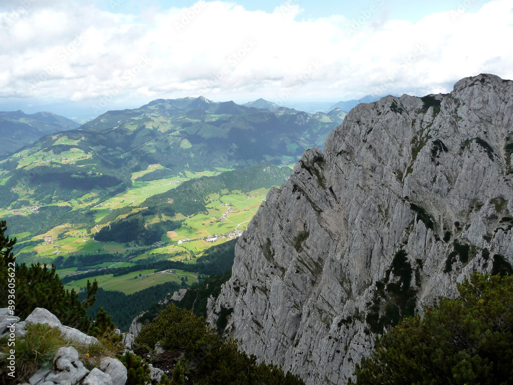 Naklejka premium Pyramidenspitze mountain hiking tour in Tyrol, Austria