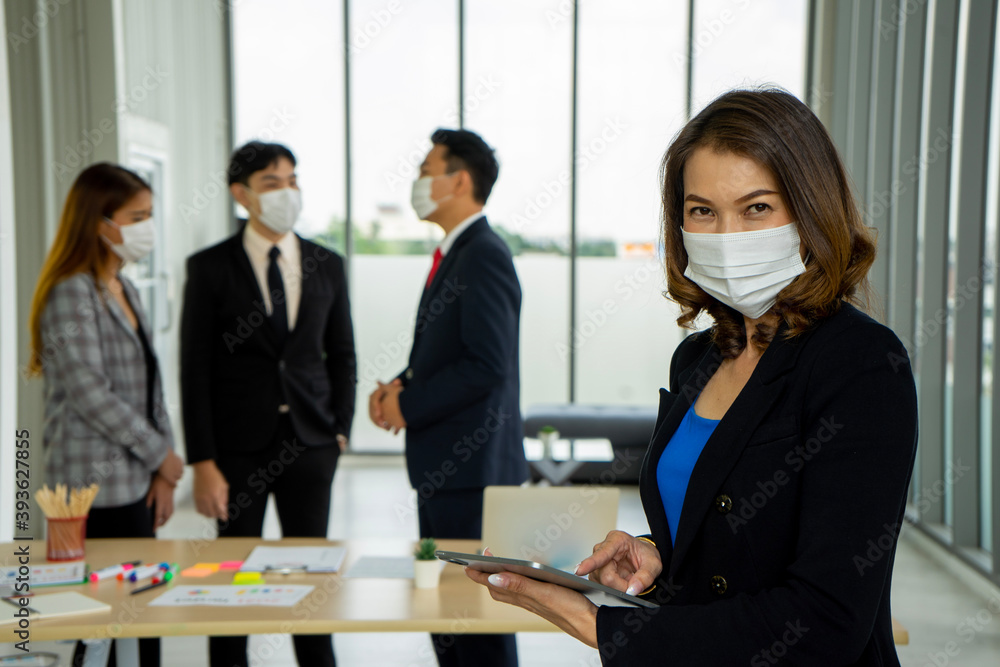 Fototapeta premium Asian executive businesspeople meeting in new normal office