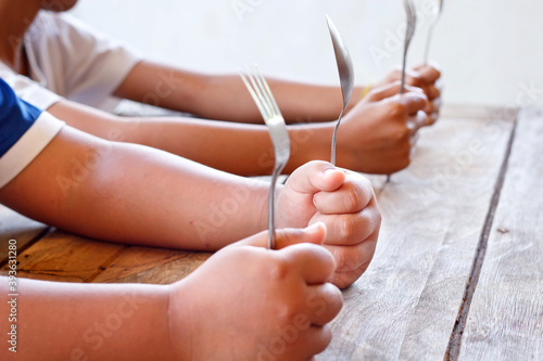 enfants à table