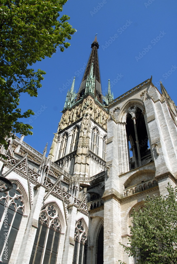 Fototapeta premium Ville de Rouen, édifice religieux, clocher, département de Seine-Maritime, France
