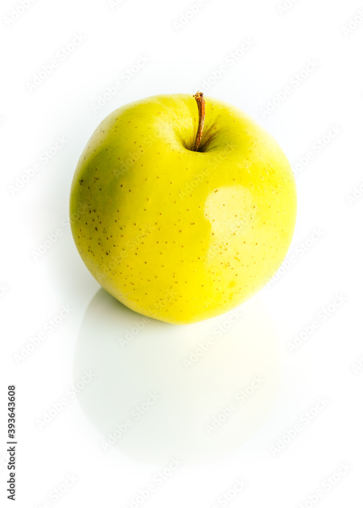 Bio healthy apples, isolated on white background with reflections. Tasty fruit for breakfast. Vitamins in the eco fruits. Organic apples from eco farm isolated on white background. close up Bio healthy apples, isolated on white background with reflections. Tasty fruit for breakfast. Vitamins in the eco fruits. Organic apples from eco farm isolated on white background. close up