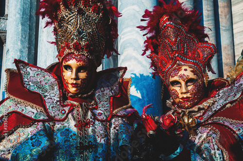 Canvas-taulu mask in the street