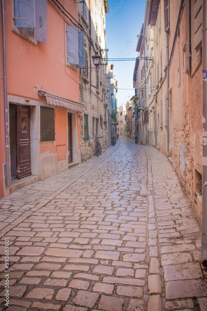 Ruelles du vieux centre de la ville de Rovinj en Croatie