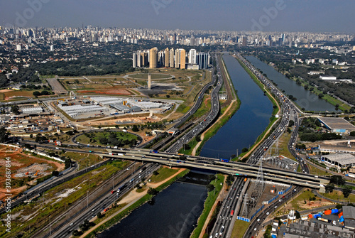 Vista aérea do rio Pinheiros. São Paulo. Brasil