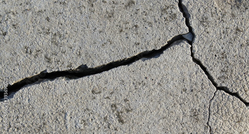 Crepe nel muro, danni causati dal terremoto photo