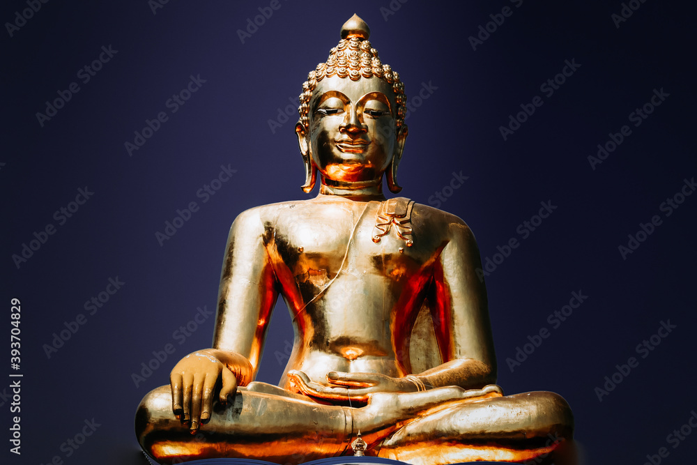 Obraz premium golden buddha statue