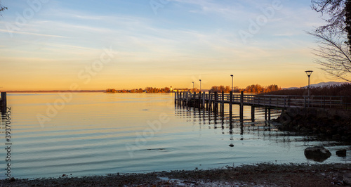 Sonnenuntergang im Herbst am Chiemsee