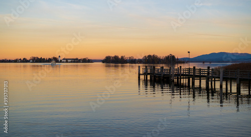 Sonnenuntergang im Herbst am Chiemsee © naturenow