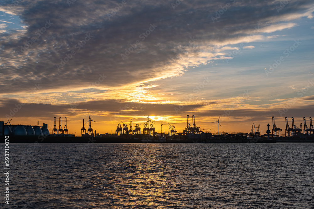 Hafen im Sonnenuntergang Hafen im Sonnenuntergang