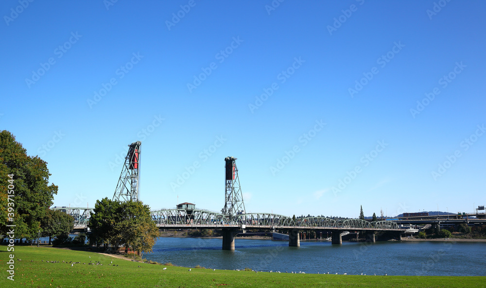 Fototapeta premium Portland, City of Bridges: Hawthorne Bridge