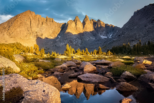 Εκτύπωση καμβά Evening light on the breathtaking Cirque of Towers, seen from Shadow Lake, Wind