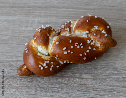 Billede på lærred Braided lye bread roll with salt