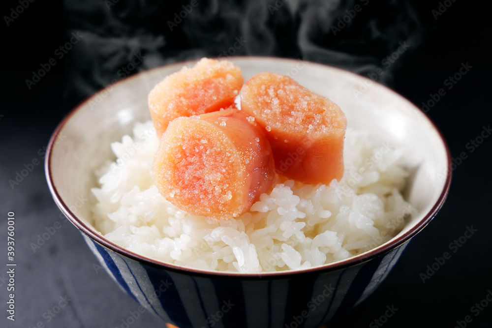 ご飯に乗った辛子明太子(無着色) Spicy seasoned cod roe (Karashimentaiko) ご飯に乗った辛子明太子(無着色) Spicy seasoned cod roe (Karashimentaiko)