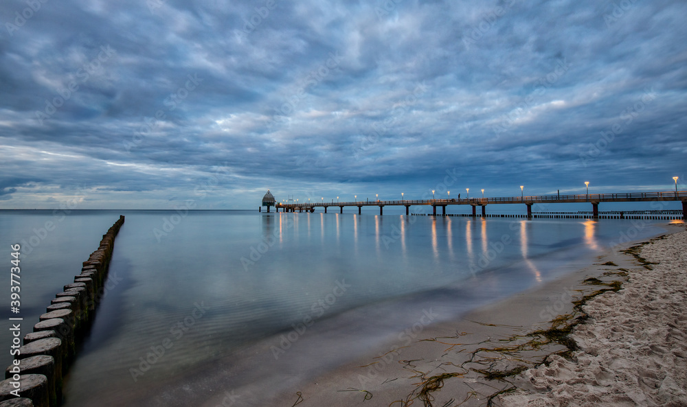 Obraz premium Seebrücke Zingst Nachtaufnahme