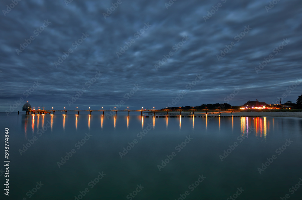 Fototapeta premium Seebrücke Zingst Nachtaufnahme