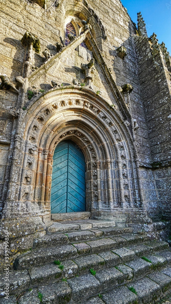 Fototapeta premium Porche d'entrée de l'église de Locronan