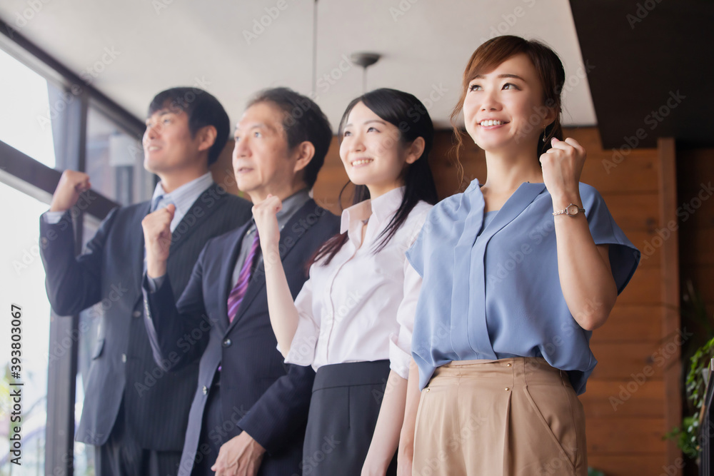 Obraz premium オフィスにいるビジネスパーソン 