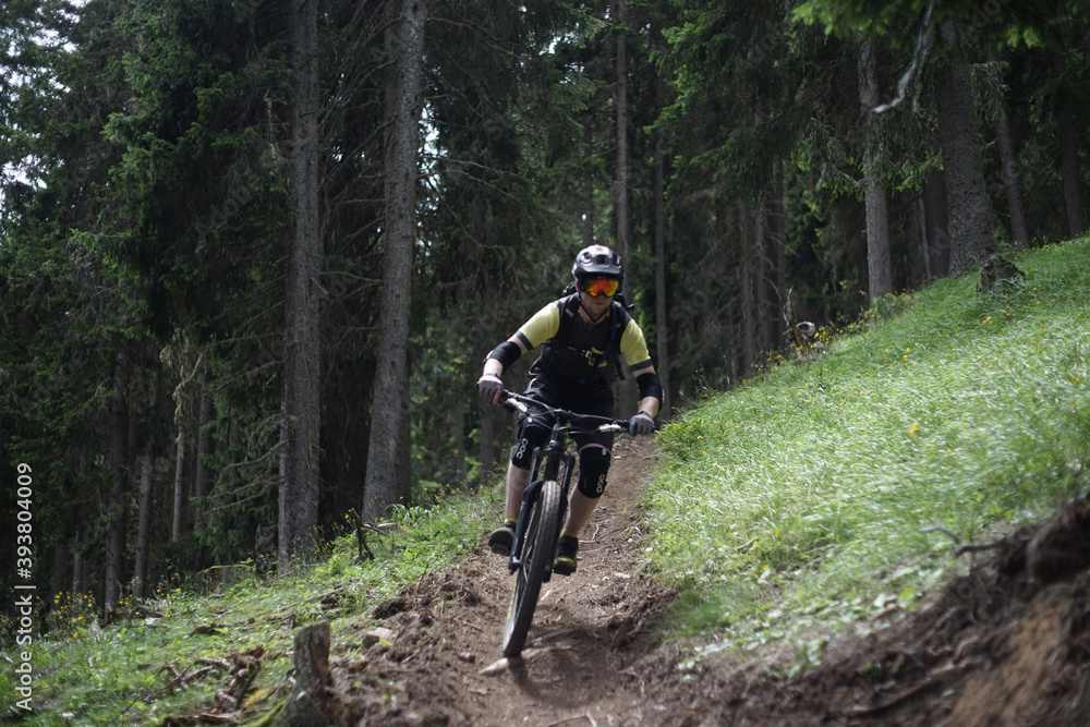 Fototapeta premium Enduro Mountainbiken