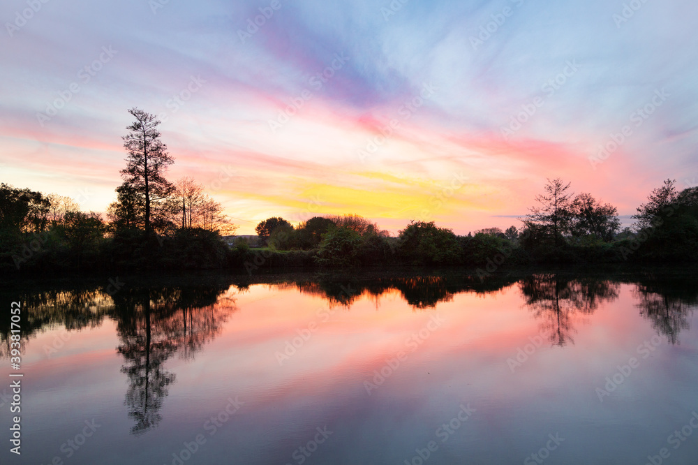 Obraz premium Coucher de soleil à Connelles dans l'Eure