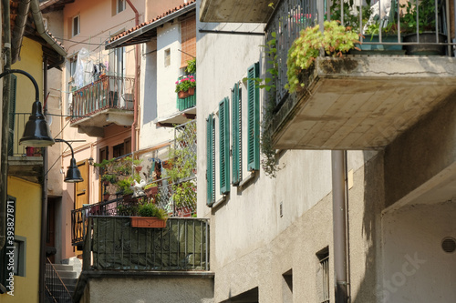 Fototapeta Naklejka Na Ścianę i Meble -  Il centro storico di Brunate in provincia di Como, Lombardia, Italia.