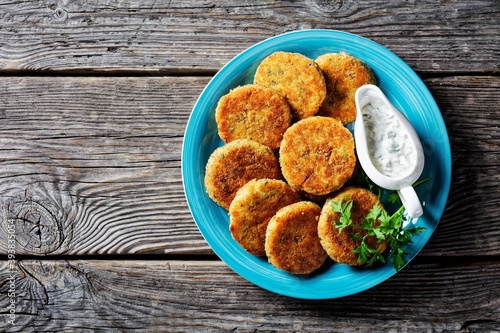 Tableau sur toile Easy fish cakes on a plate with tartar sauce