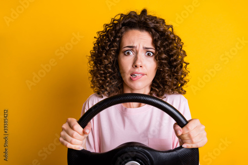 Obraz na płótnie Photo portrait of stressed nervous female driver keeping steering wheel biting l