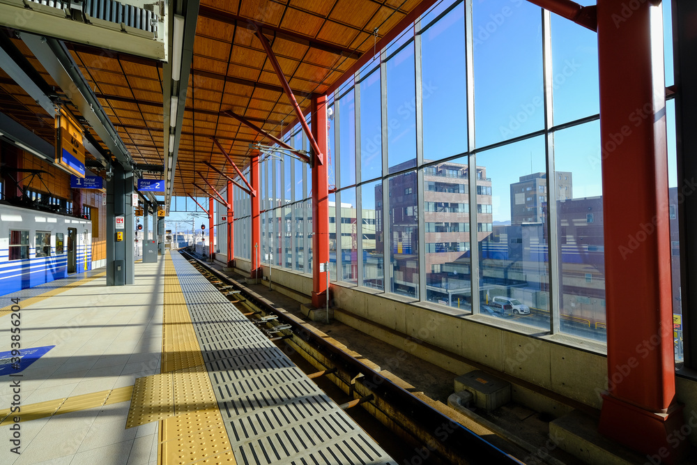 Obraz premium えちぜん鉄道 福井駅ホーム