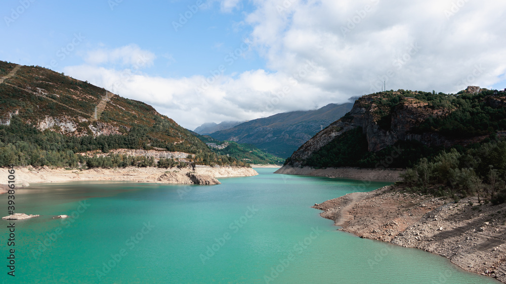 Fototapeta premium Embalse de Búbal