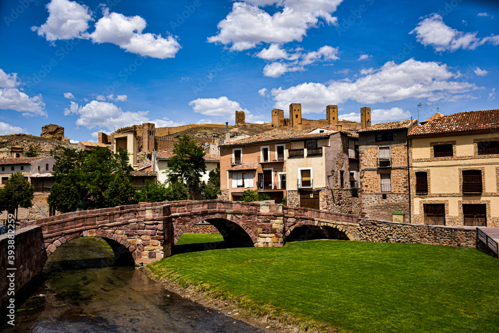 Localidad de Molina de Aragon (Guadalajara - España), con su puente romano y castillo al fondo