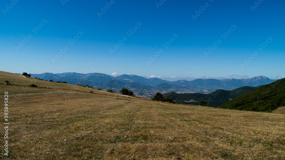 Lungo il sentiero 109AG da Poggio San Romualdo a Castelletta nelle Marche