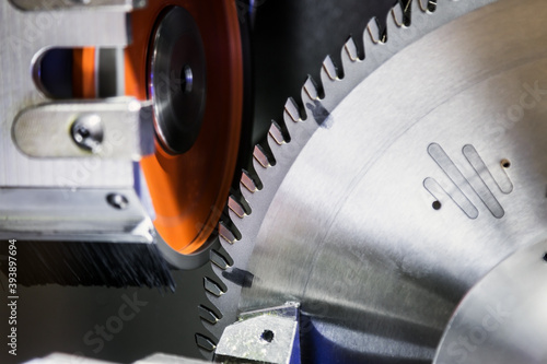 Photos the milling wheel is sharpened on the machine at the factory or in the workshop
