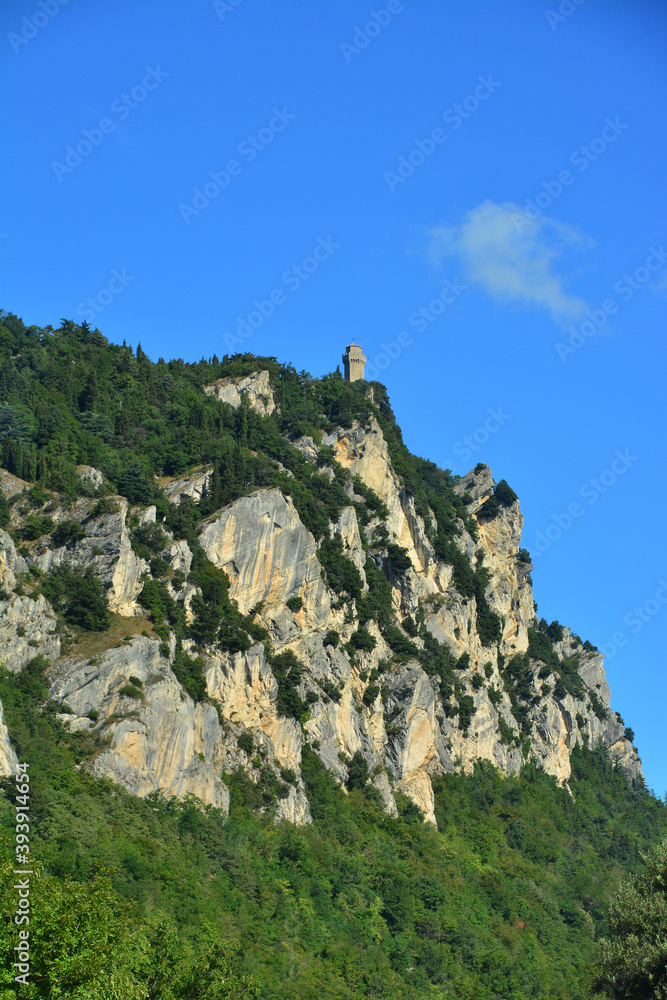 Monte Titano. Uno scorcio dell'imponente Monte Titano e della Terza Torre, o Torre Montale.