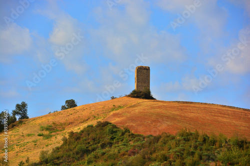 Turbino- Torre Cotogna, Ca’ Mazzasette, Marche. La medioevale Torre Cotogna di Cà Mazzasette, punto di riferimento per tutta la Valle del Foglia e testimone di numerosi importanti avvenimenti storici.