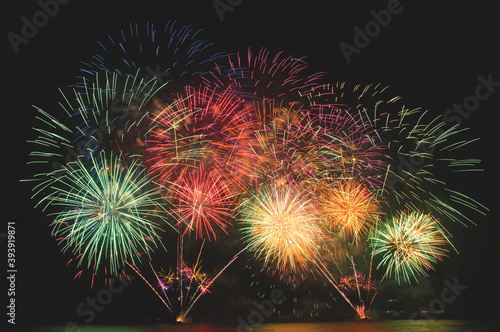 Feu d'artifice dans le port Hercule en Principauté de Monaco