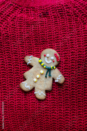  Decorating Christmas Cookies with Icing, gingerbread man