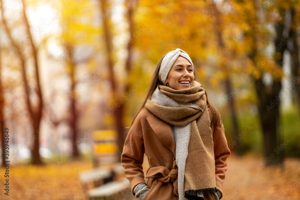 Portrait of smiling young woman in a park in autumn
Portrait of smiling young woman in a park in autumn