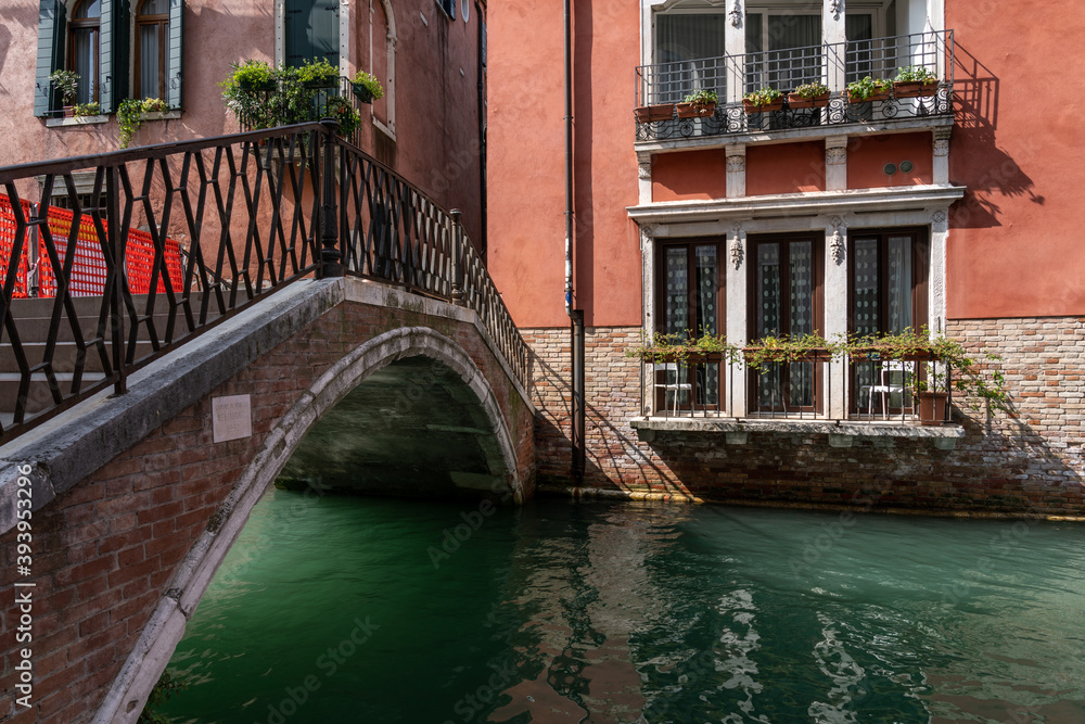 Kanal, Brücke, Wohnhaus in Castello, Venedig
